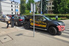 pomoc drogowa odholowujaca samochodo z ul niecalej 1 a5de55c2a840