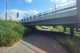 sciezka rowerowa wzdluz bystrzycy pod mostem al unii lubelskiej b86b1947a501
