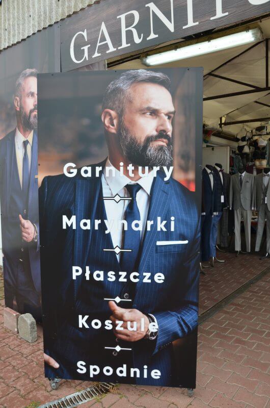 Targ pod Zamkiem działa bez zmian. Czynny 7 dni w tygodniu mimo trwającej przebudowy al. Unii Lubelskiej 8 Stoiska z ubraniami wizytowymi na Targu Pod Zamkiem