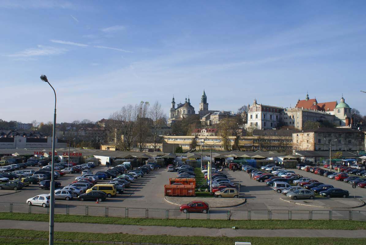 Targ pod Zamkiem działa bez zmian. Czynny 7 dni w tygodniu mimo trwającej przebudowy al. Unii Lubelskiej 2 Panorama Targ Pod Zamkiem