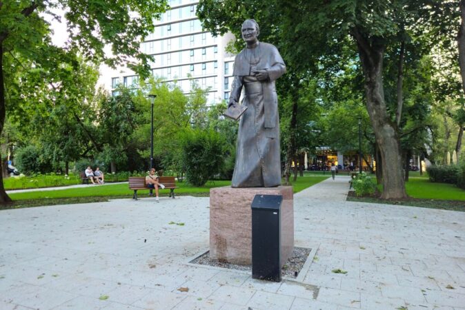 skwer jozefa zycinskiego 17a6ab3a5144