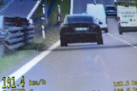tesla 191 kmh s19 d9544d8cfa3e