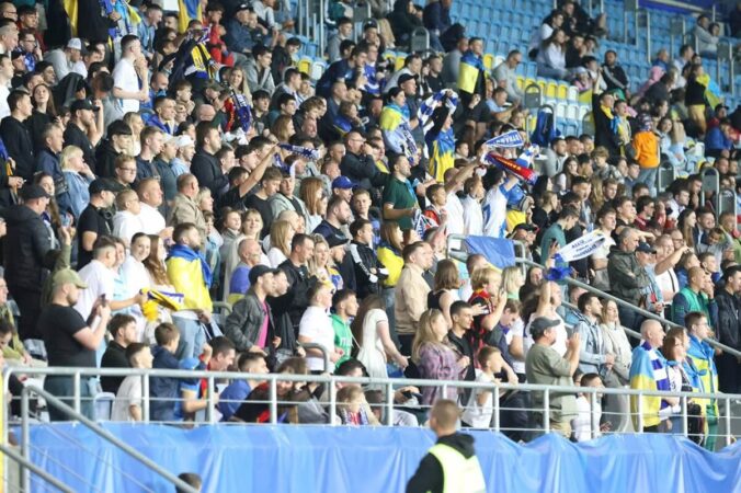 kibice dynamo kijow na trybunach motor lublin areny 78c512ee4b62