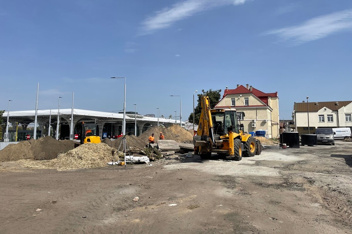 Powstaje nowy, bezpłatny parking przy dworcu kolejowym Lublin Główny — 100 miejsc, większy komfort dla podróżnych 3 Budowa parkingu przy stacji kolejowej PKP Lublin Główny