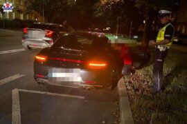 policjanci zatrzymali do kontroli kierowce porsche fb1569517591