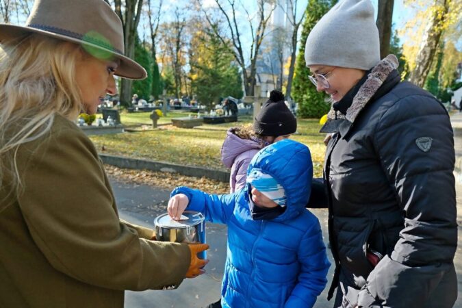 kwesta na ratowanie zabytkowych nagrobkow na cmentarzu przy ul lipowej 204a9a719e3b