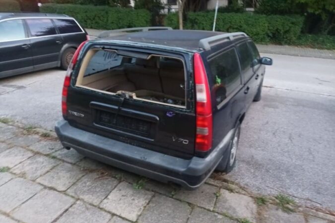 wrak samochodu porzucony przy ulicy w lublinie d70fd58bef4a