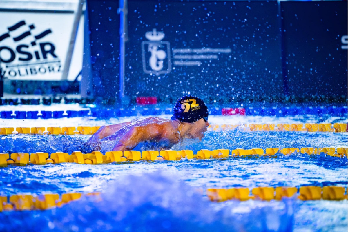 ZAWODY PŁYWACKIE LIGHT it Up! Swimming Show 2025