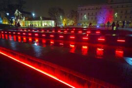 czerwona iluminacja placu litewskiego ccf55ad3376c