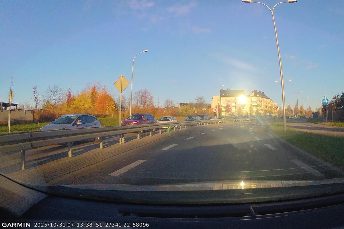 Problemy po otwarciu przedłużenia ul. Węglarza. Miasto: „Odnotowujemy nieprawidłowości w działaniu sygnalizacji świetlnej”