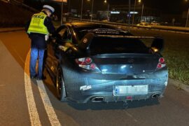 policjanci kontrolujacy kierowce hyundaia 46138b353da9