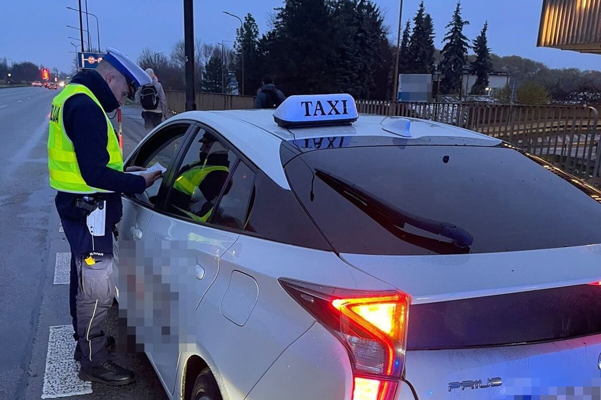 Kontrole taksówek na aplikację w Lublinie. Ponad 90 kierowców sprawdzonych, dwóch wpadło na „podwójnym gazie”