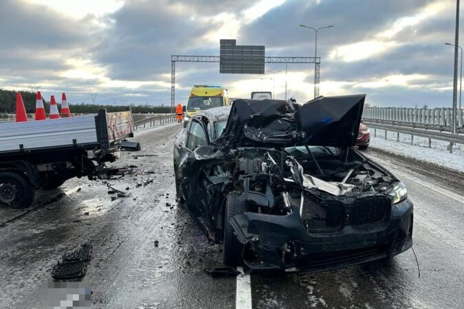 kierowca bmw uderzyl w auto sluzby drogowej 2b623458dce6