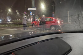 renault uderzyl w slup trakcji trolejbusowej f04d79a5ef60