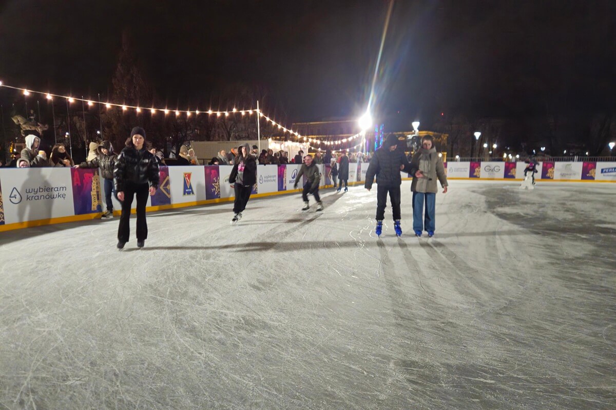 Intensywny śnieg zamyka lodowisko na Placu Litewskim. Jest pilny komunikat miasta
