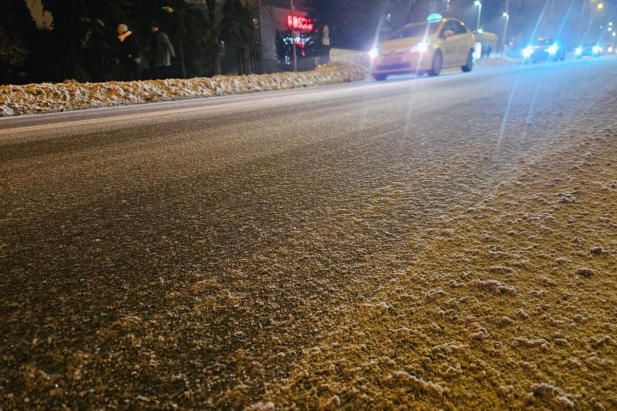 Alert RCB dla województwa lubelskiego. Marznący deszcz i gołoledź. „Ogranicz podróże”