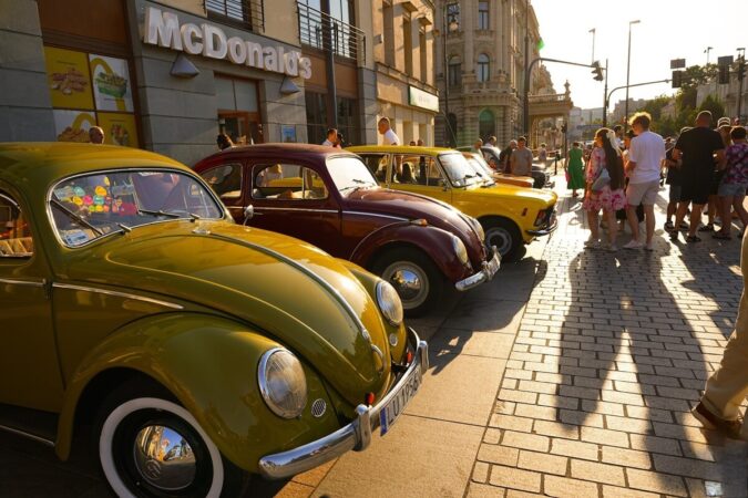 zabytkowe auta na placu litewskim def1018d4745