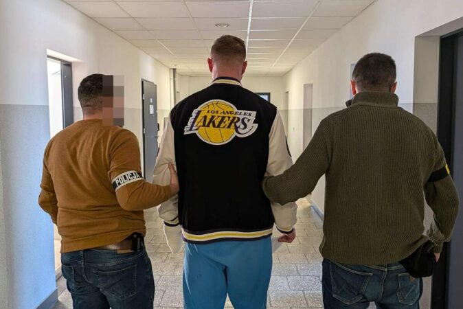 34 latek probowal wejsc nielegalnie na mecz bacc7c4ef19d