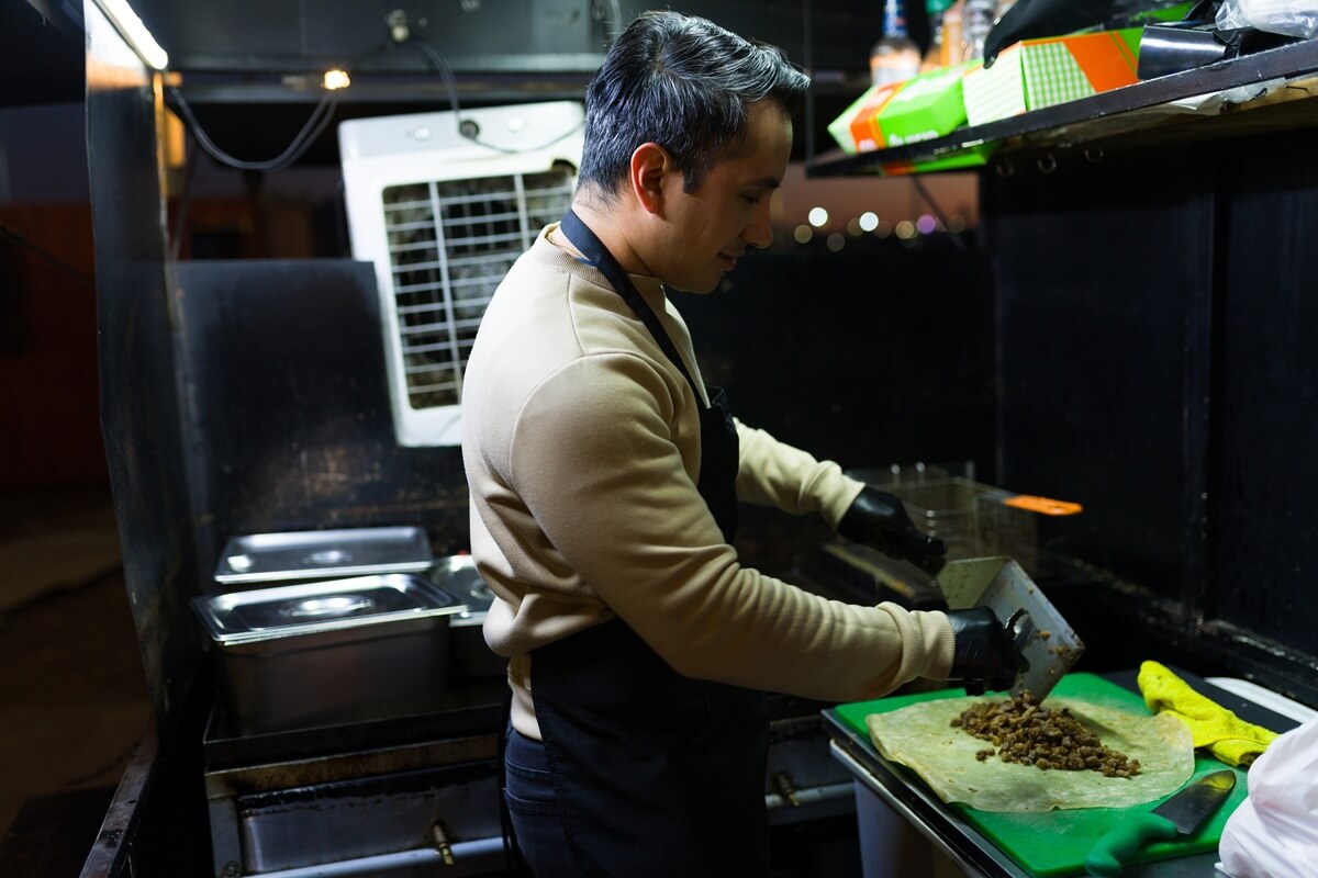 Dlaczego na MOP-ach nie ma food trucków? Już niedługo może to się zmienić! GDDKiA ogłosiła przetarg