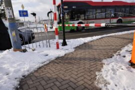 autobus utknal na przejezdzie kolejowym pomiedzy rogatkami w swidniku d0f2b75e6011