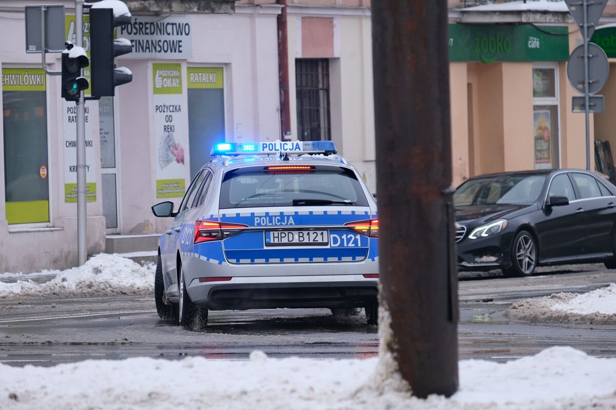 Brutalny rozbój na osiedlu LSM. Bili kijem golfowym i grozili nożem. Dwóch 21-latków trafiło do aresztu