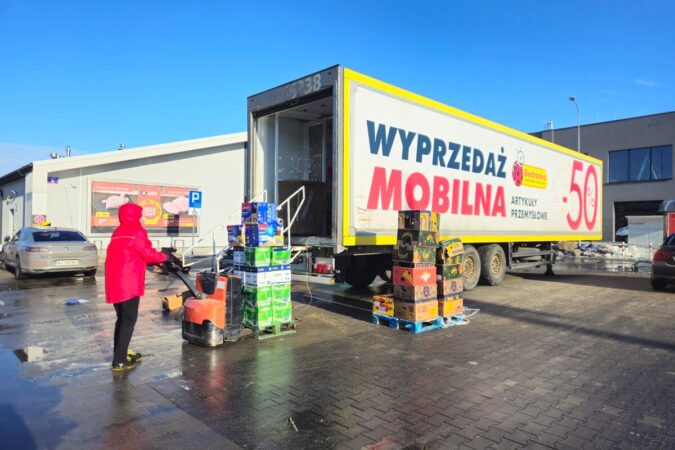 przyczepa wyprzedaz mobilna biedronka ace7130d6711