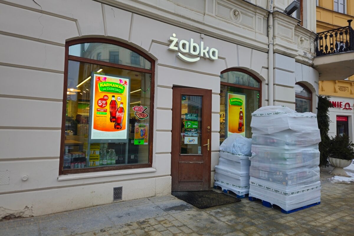 Koniec batalii o alkohol w Żabce na deptaku. Właścicielka wybrała prostsze wyjście