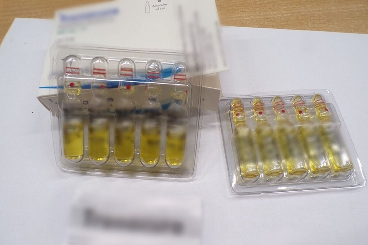 „Suplementy zdrowotne” z Indii okazały się sterydami. Celnicy w Lublinie przechwycili ponad 2,5 tys. tabletek i ampułek