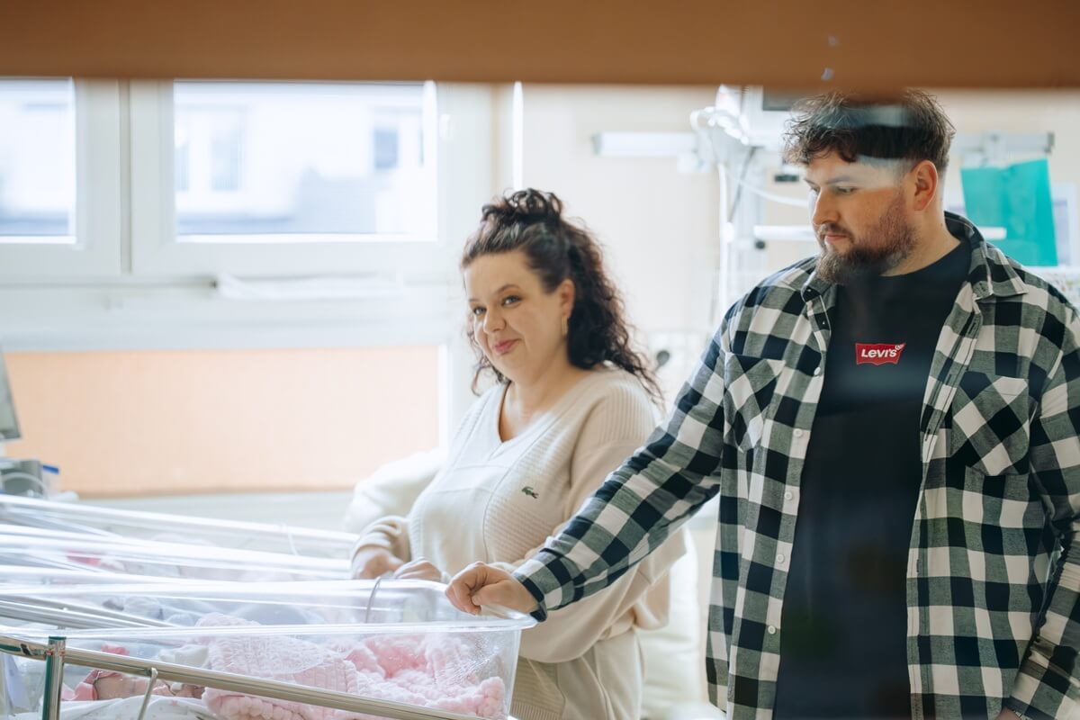 Rodzice z trojaczkami