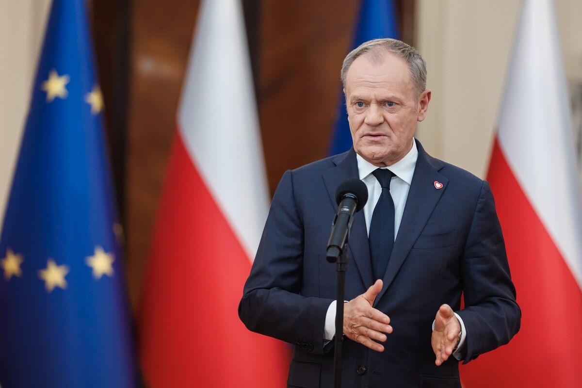 Rząd reaguje na drogie paliwo. Donald Tusk ogłasza obniżki VAT i akcyzy oraz maksymalne ceny na stacjach