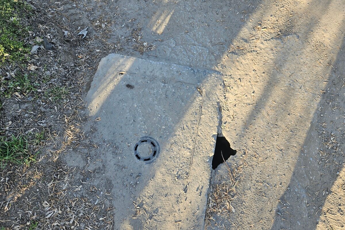 Dziura przy studzience