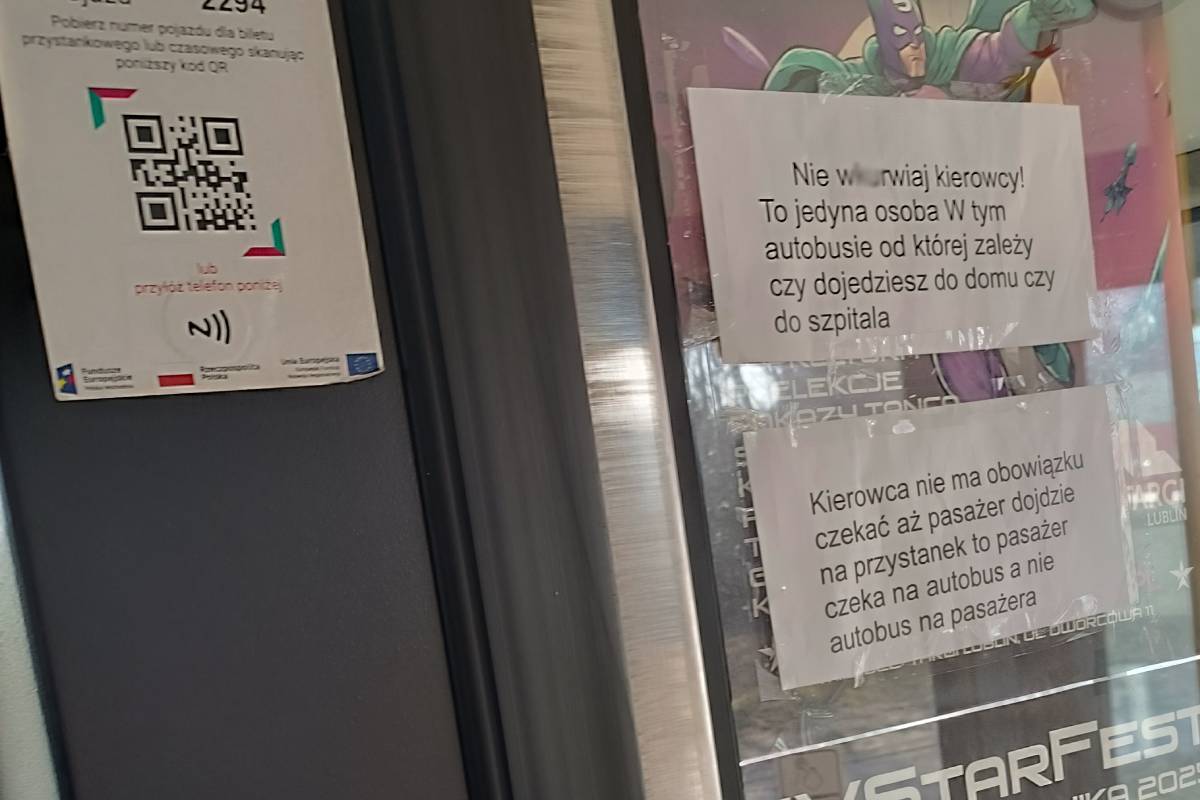 „Nie wku*wiaj kierowcy”. Kartki w miejskim autobusie w Lublinie wzburzyły pasażerów. MPK reaguje