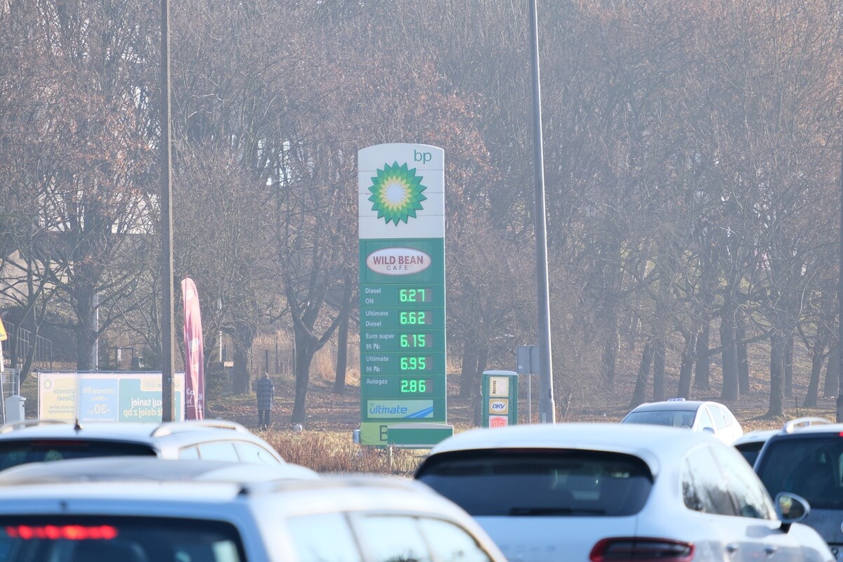 Kierowcy w Lublinie już płacą więcej za paliwo. Eksperci ostrzegają przed kolejnymi podwyżkami. W tle konflikt na Bliskim Wschodzie