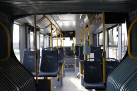 wnetrze autobusu przegubowego 01bcaf6bee6b