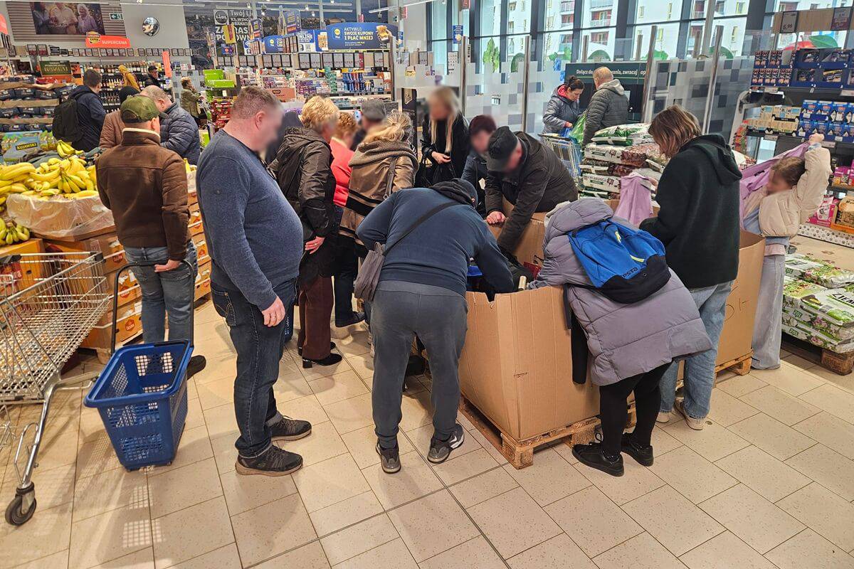 Lidl zaskoczył promocją – wszystko po 5 zł. Klienci rzucili się po ubrania i artykuły przemysłowe [ZDJĘCIA]