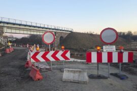 zamkniety przejazd pod wiaduktem w ciecierzynie 8f91251ccd9f