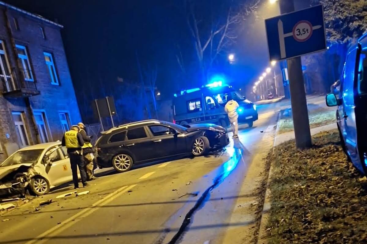 Rozbił trzy auta na ul. Pawiej i uciekł! Finał poszukiwań w… szpitalu. W chwili zatrzymania był nietrzeźwy