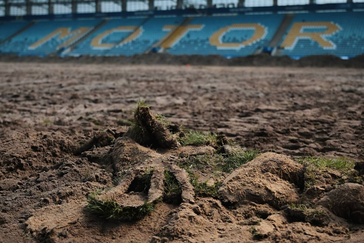 Wymiana starej murawy na Motor Lublin Arenie