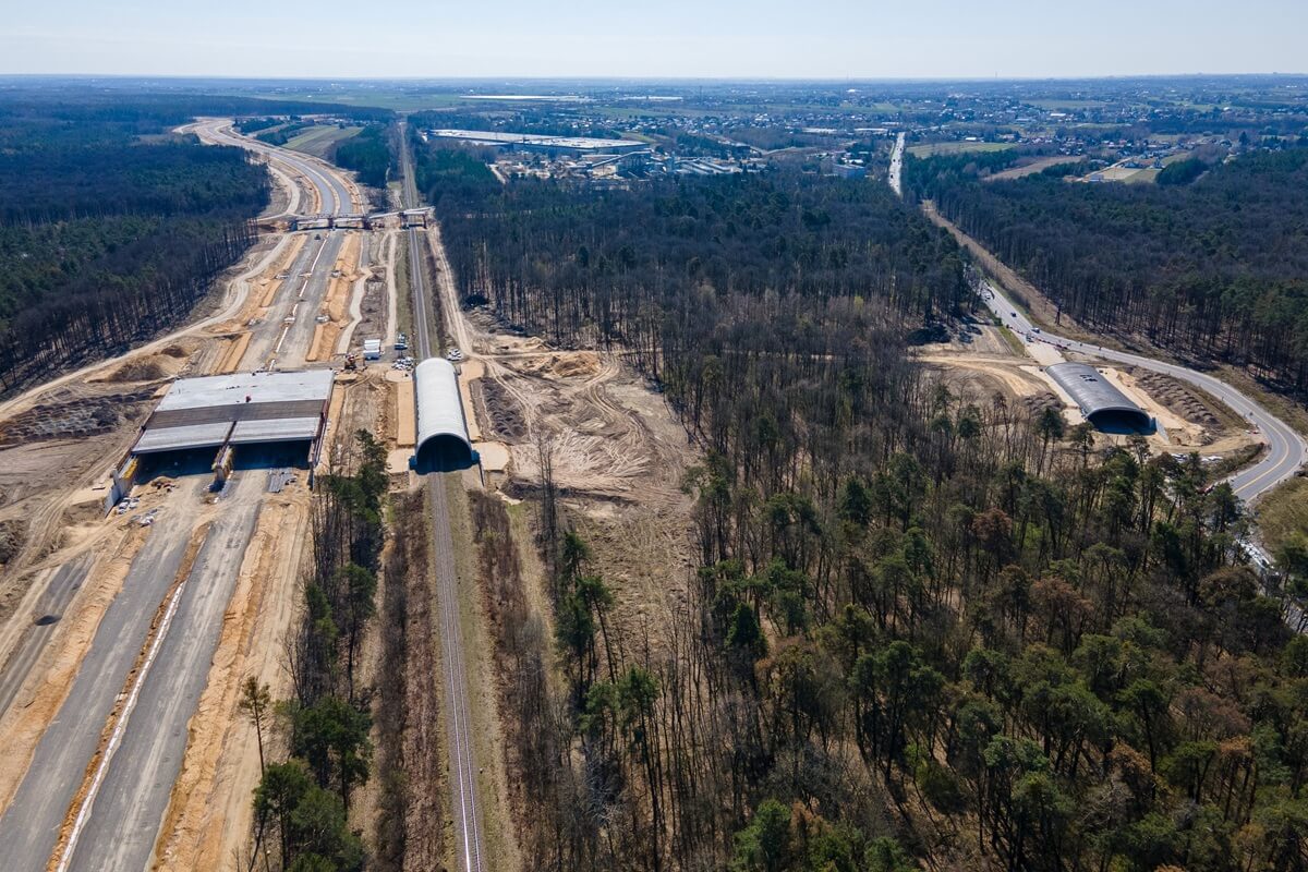 Pół tysiąca osób i ciężki sprzęt na budowie. Ekspresówka z Lublina do Lubartowa gotowa już w połowie