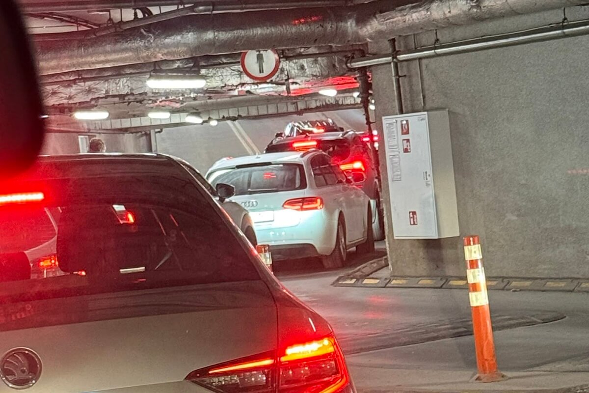 Pilna ewakuacja VIVO! Lublin. Setki osób przed galerią, na miejsce jadą służby [ZDJĘCIA]