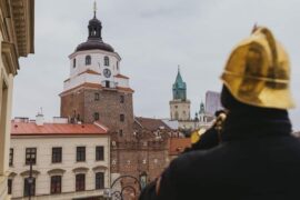 hejnalista na balkonie ratusza 07ca2dcbb405