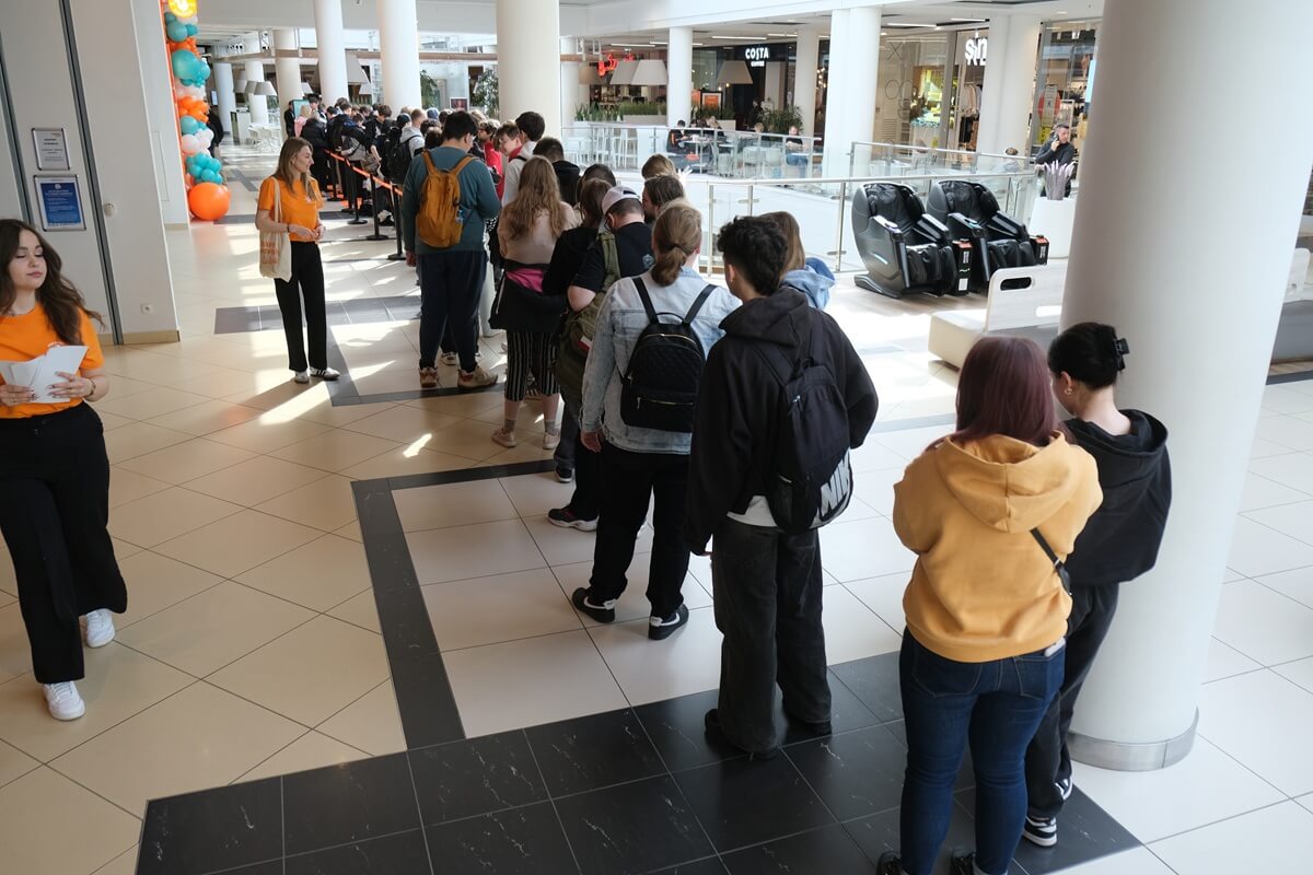 Kolejka do Popeyes Lublin w CH Lublin Plaza