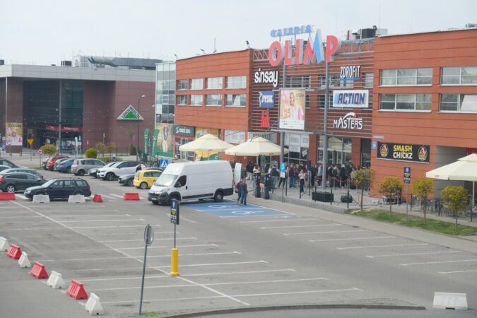 kolejka przed otwarciem piri piri w galerii olimp c0ee76cb3f37