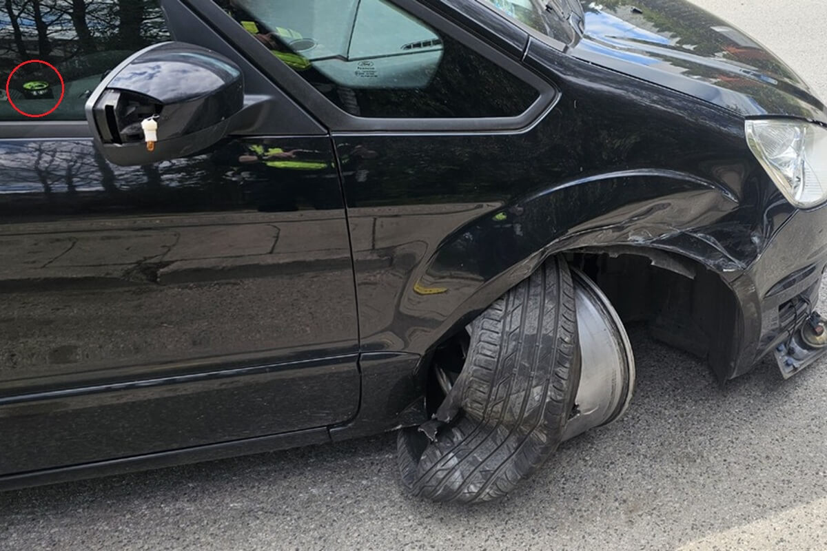 Pijany 60-latek uderzył w inne auto na ulicy. Próbował przekupić policjantów „gotówką do ręki”