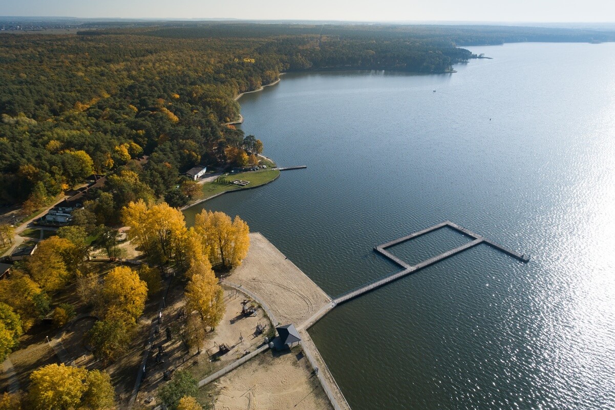 Zalew Zemborzycki z nowym chodnikiem. Miasto szuka wykonawcy ważnej dla wypoczywających inwestycji