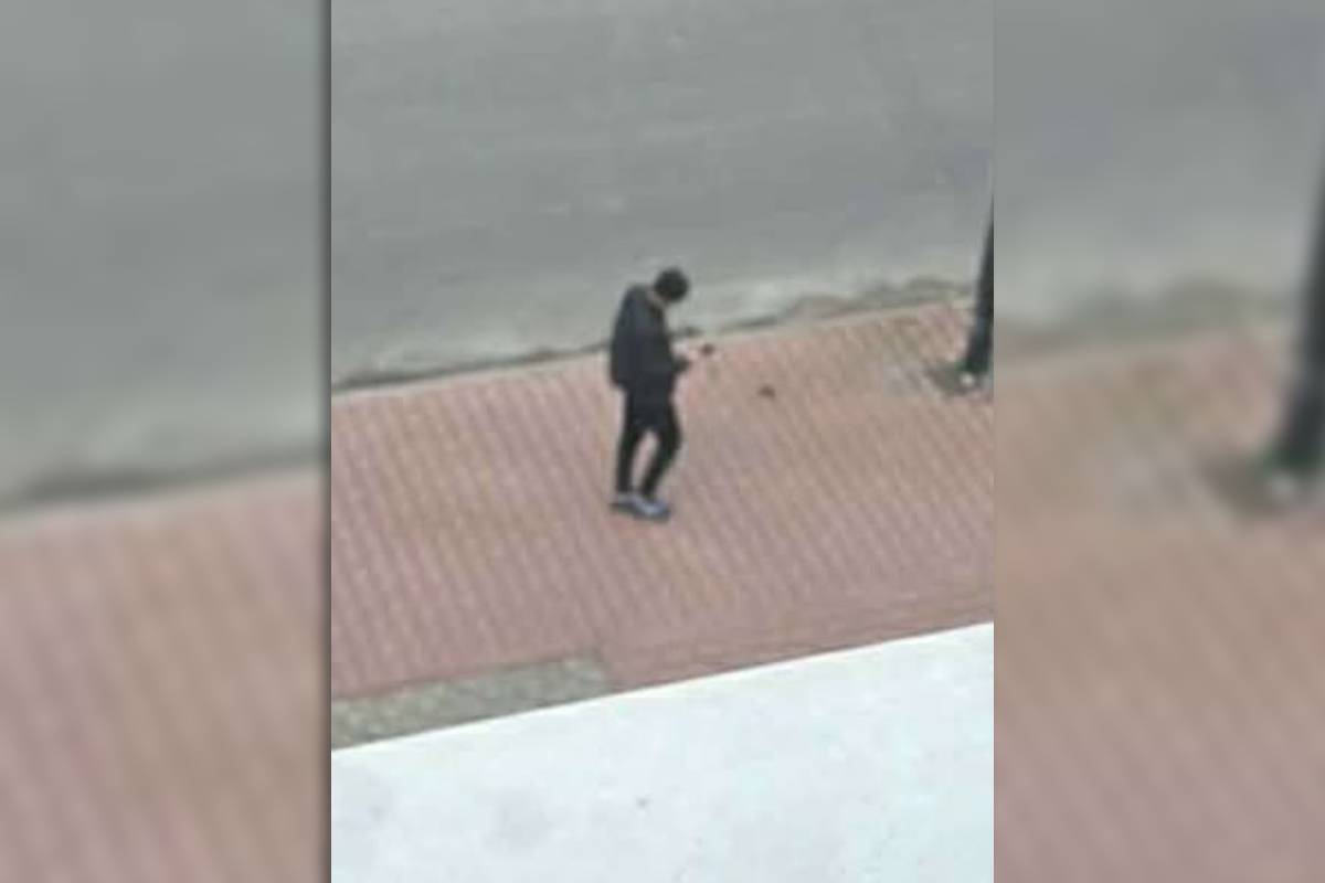 Mieszkańcy ostrzegają się nawzajem: Ten sam podejrzany mężczyzna kręcił się na Czubach i pod Biedronką