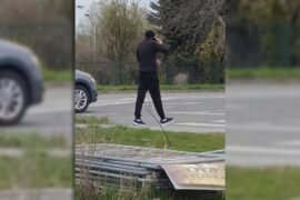 podejrzany mezczyzna szarpal za klamki samochodow pod biedronka e34d7e1dcfb8