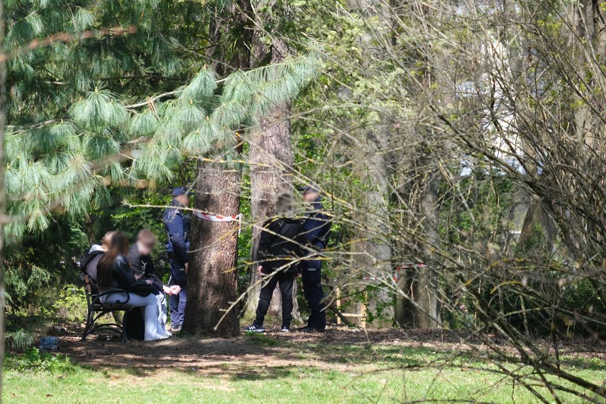 Kradzież i dziwny zwrot akcji w Ogrodzie Saskim. Mieszkanka ostrzega innych przed podejrzaną kobietą