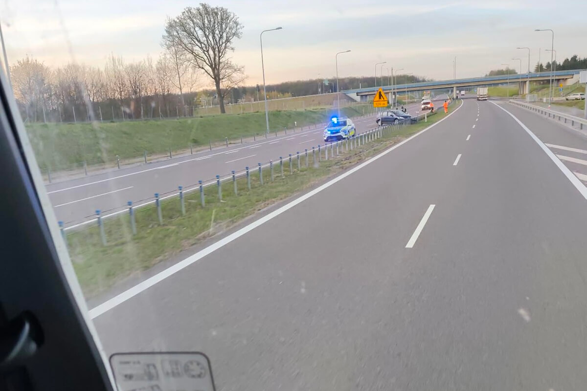 Kolizja na obwodnicy Lublina. Rozbite auto i utrudnienia na S19