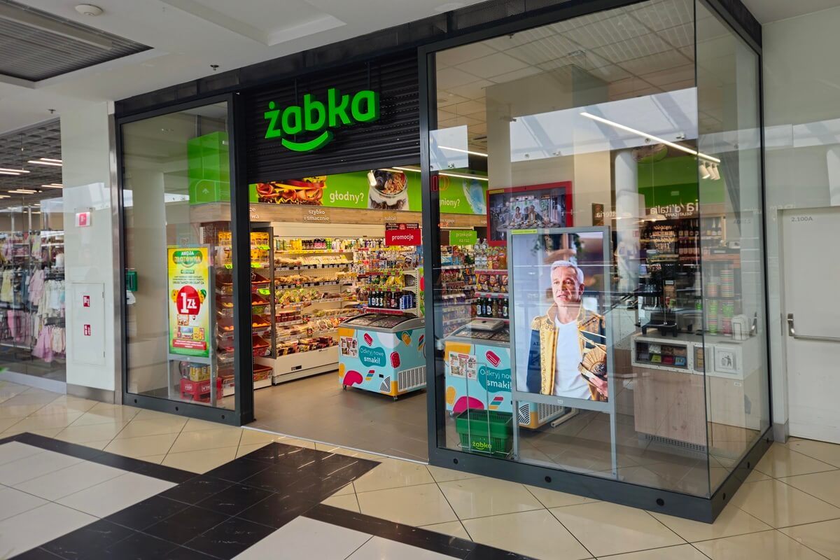 Czy Żabka jest otwarta 1 maja 2026? Sprawdź godziny otwarcia w Święto Pracy